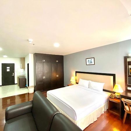 J Town Serviced Apartments&Hotel Si Racha Buitenkant foto