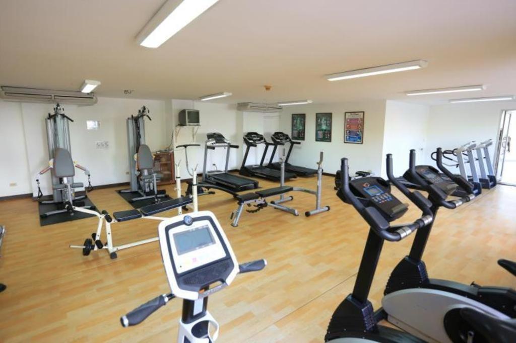 J Town Serviced Apartments&Hotel Si Racha Buitenkant foto