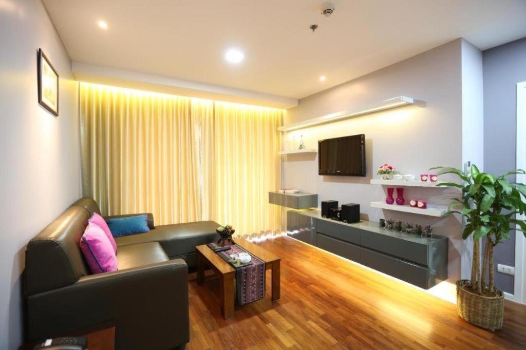 J Town Serviced Apartments&Hotel Si Racha Buitenkant foto