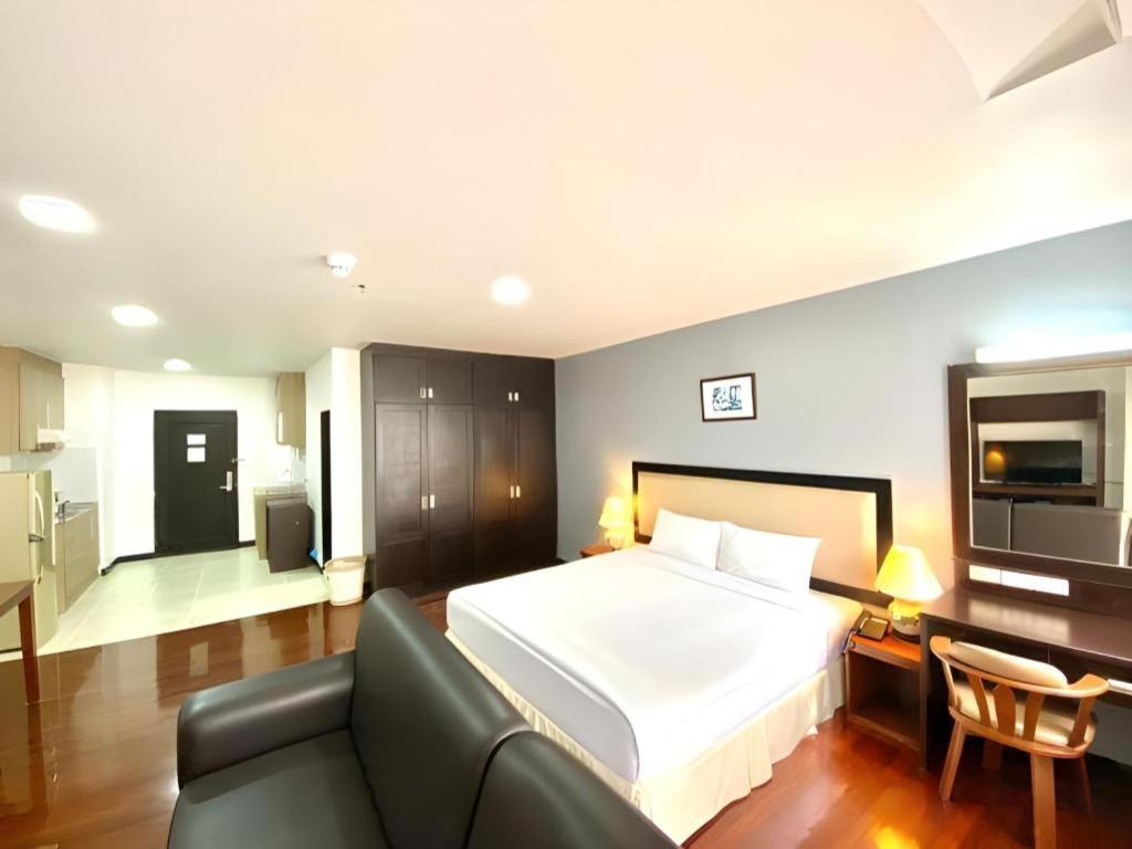 J Town Serviced Apartments&Hotel Si Racha Buitenkant foto