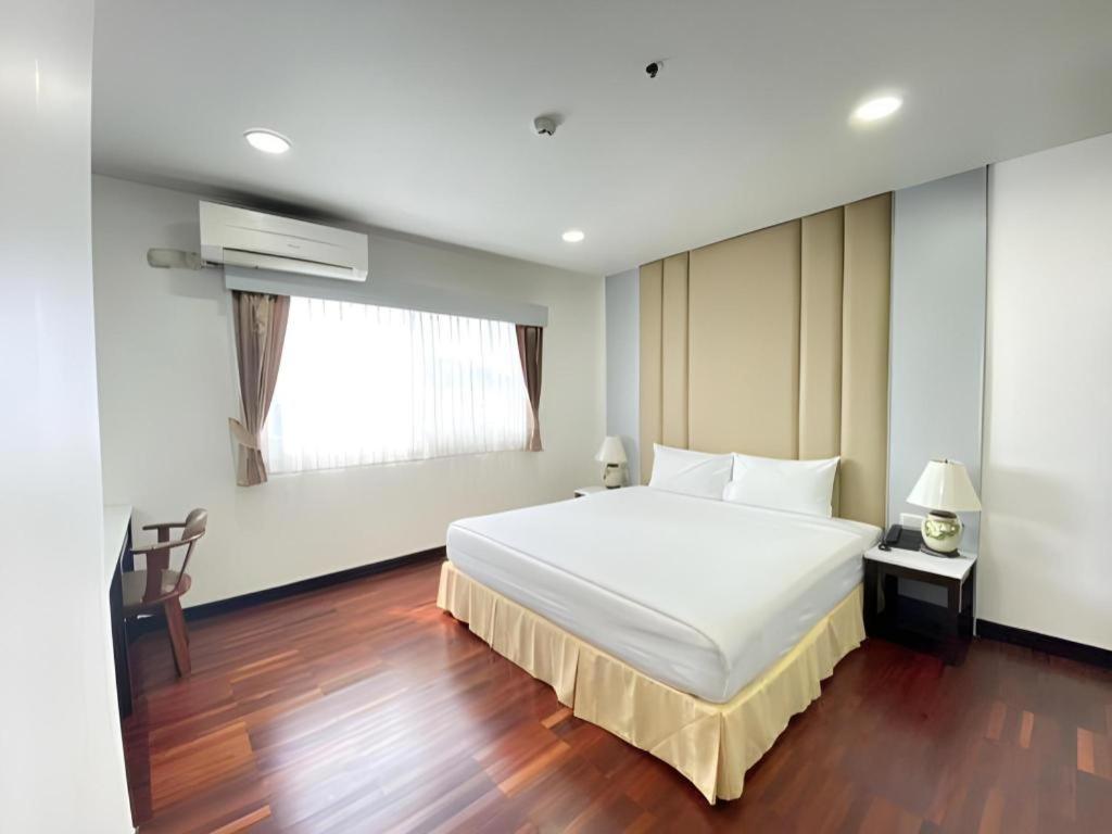 J Town Serviced Apartments&Hotel Si Racha Buitenkant foto