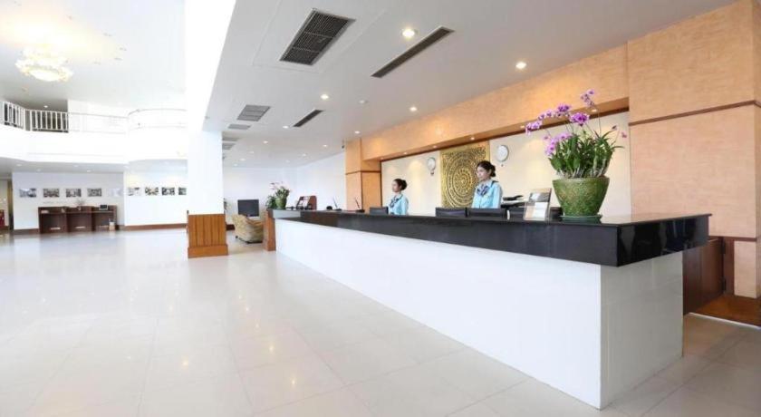 J Town Serviced Apartments&Hotel Si Racha Buitenkant foto