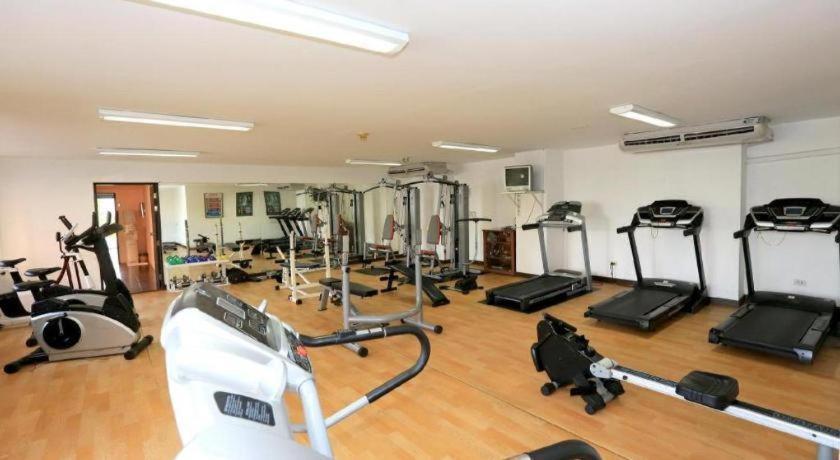 J Town Serviced Apartments&Hotel Si Racha Buitenkant foto