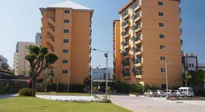 J Town Serviced Apartments&Hotel Si Racha Buitenkant foto