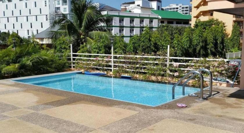 J Town Serviced Apartments&Hotel Si Racha Buitenkant foto