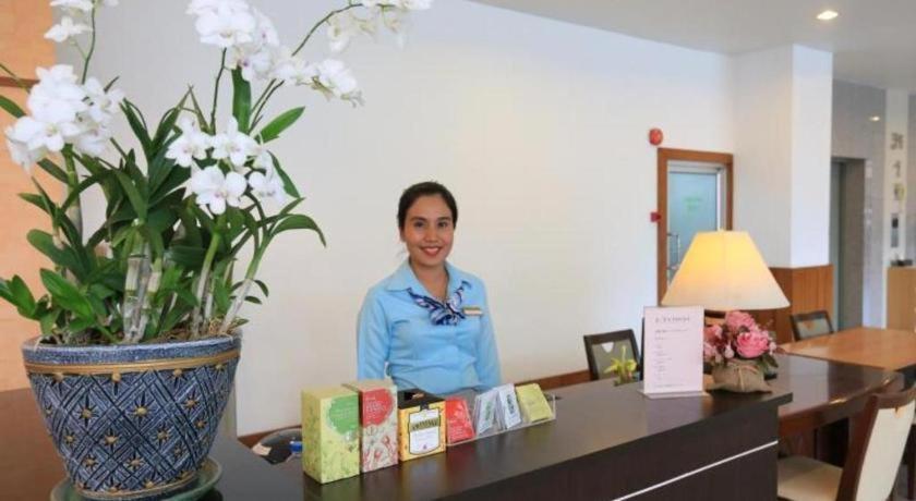 J Town Serviced Apartments&Hotel Si Racha Buitenkant foto
