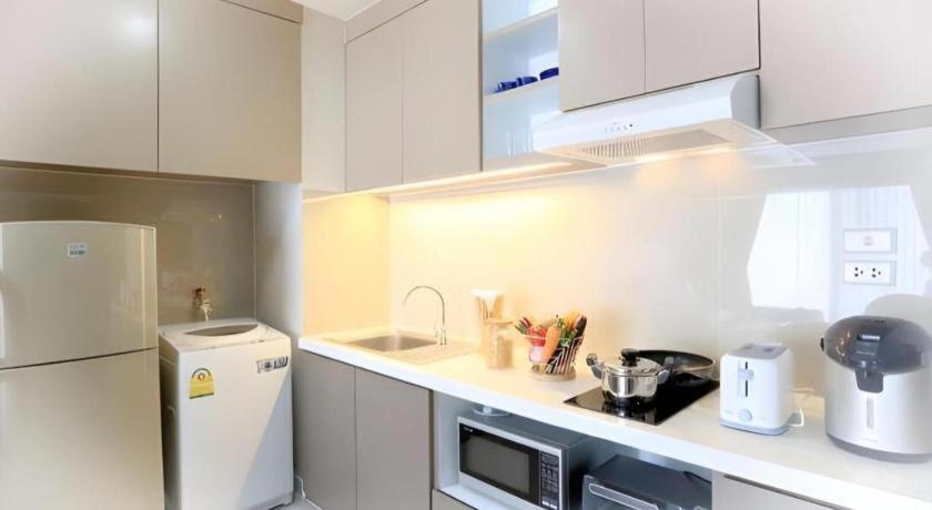 J Town Serviced Apartments&Hotel Si Racha Buitenkant foto