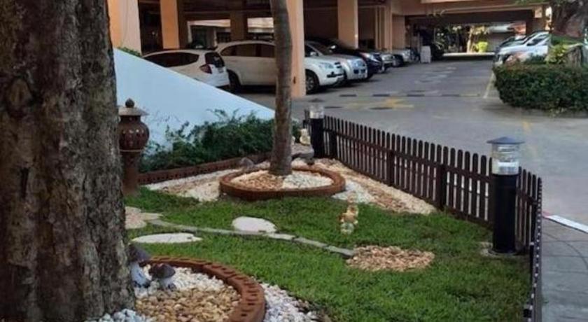 J Town Serviced Apartments&Hotel Si Racha Buitenkant foto