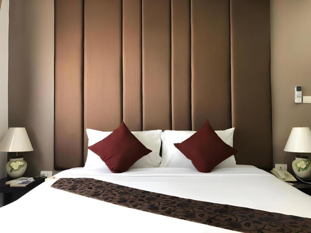 J Town Serviced Apartments&Hotel Si Racha Buitenkant foto