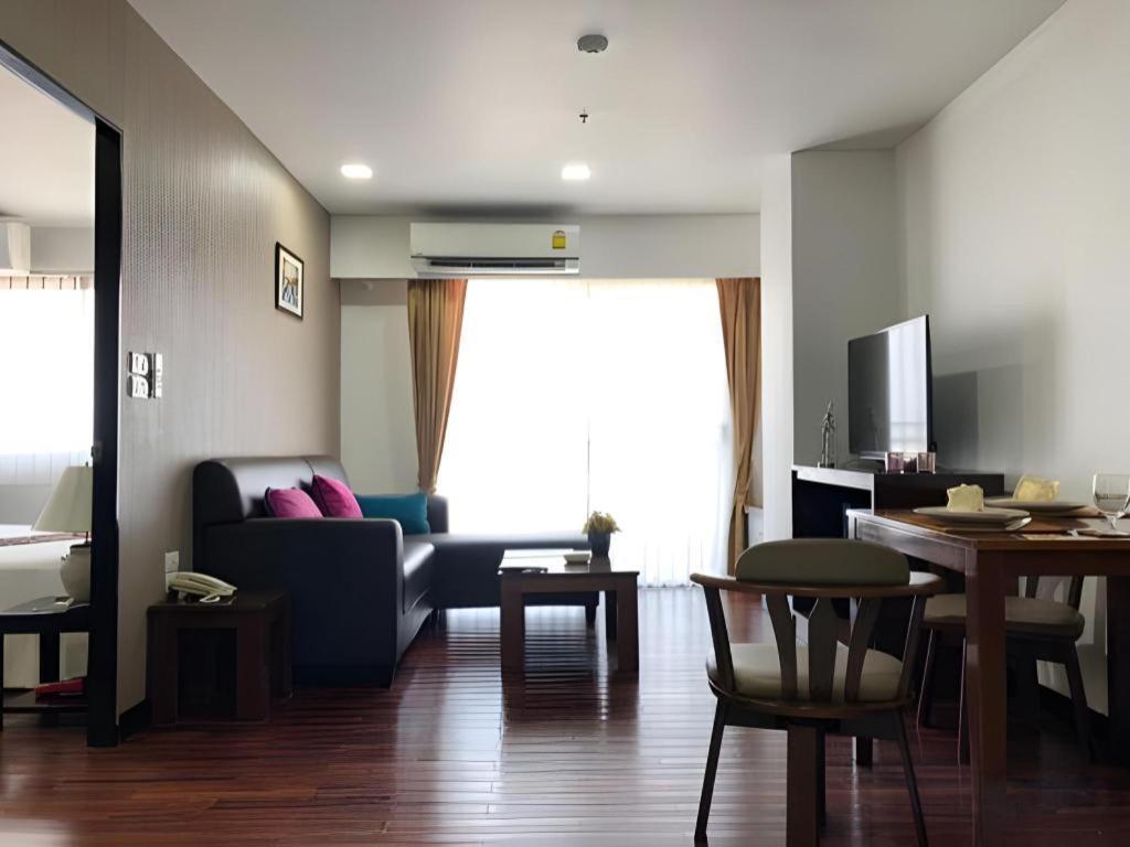 J Town Serviced Apartments&Hotel Si Racha Buitenkant foto