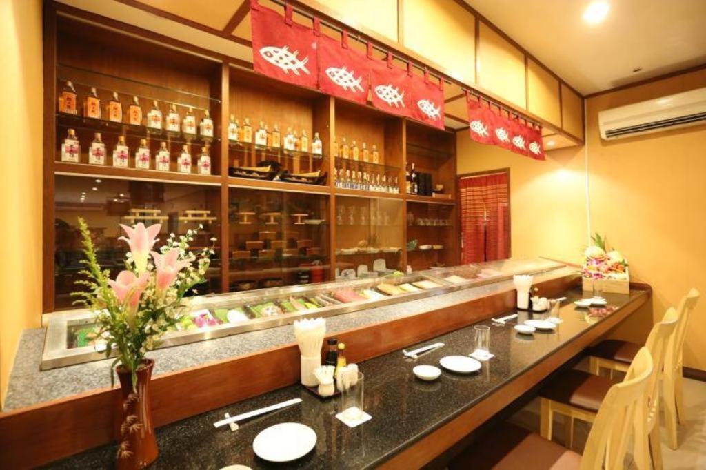 J Town Serviced Apartments&Hotel Si Racha Buitenkant foto
