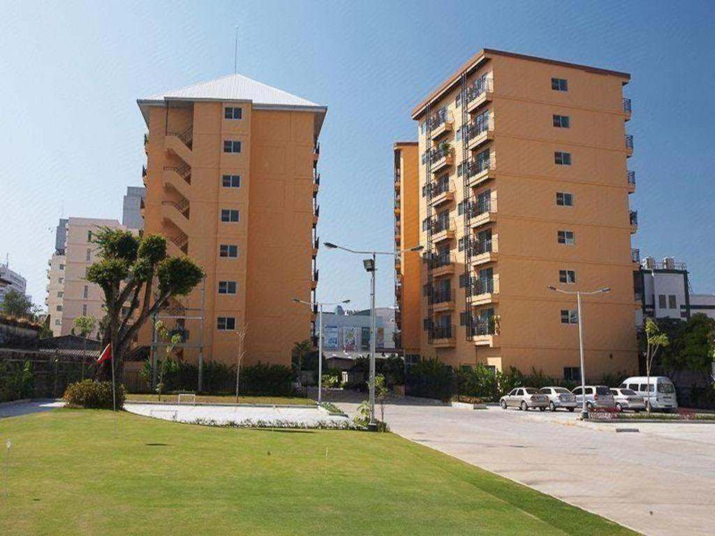 J Town Serviced Apartments&Hotel Si Racha Buitenkant foto