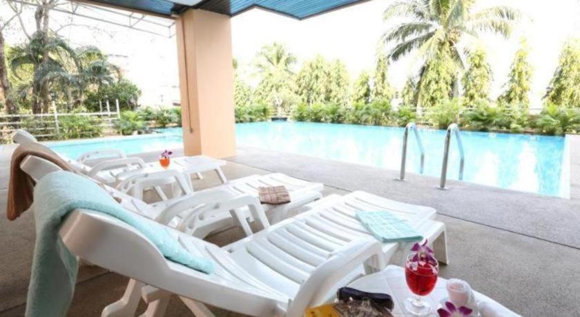 J Town Serviced Apartments&Hotel Si Racha Buitenkant foto
